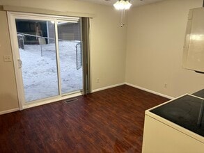 6803 8th St N in Oakdale, MN - Foto de edificio - Building Photo