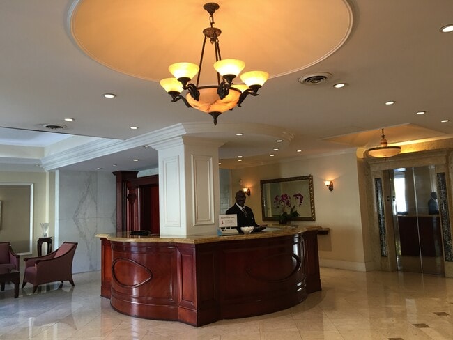 969 Hilgard Ave, Unit 309 in Los Angeles, CA - Foto de edificio - Building Photo