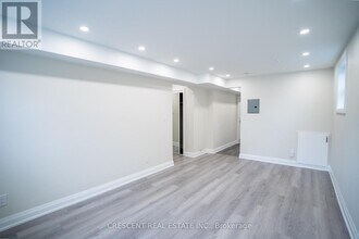 19 Queen St W in Mississauga, ON - Building Photo - Building Photo