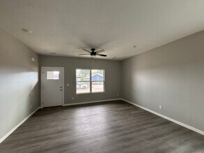 4940 W Minota St in Springfield, MO - Foto de edificio - Building Photo