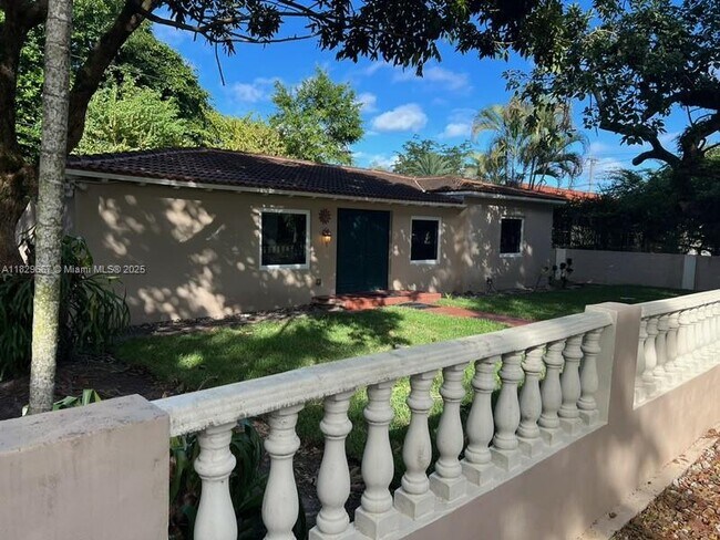 4427 SW 16th St in Miami, FL - Building Photo - Building Photo