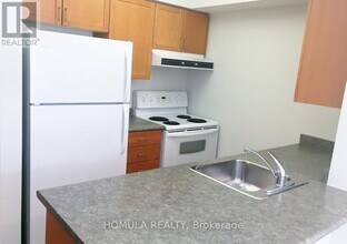 155 Beecroft Rd in Toronto, ON - Building Photo - Building Photo