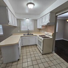 50015 Foxcrest St in New Baltimore, MI - Foto de edificio - Building Photo