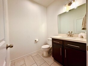 9913 Kaspar Dr in Laredo, TX - Foto de edificio - Building Photo