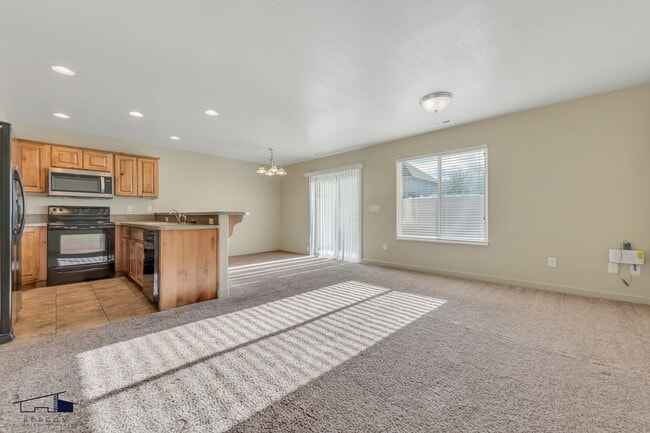 2042 Evans Cove Loop in Layton, UT - Building Photo - Building Photo