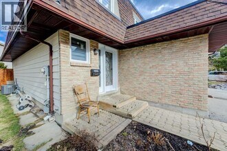 394 Churchill Ct in Waterloo, ON - Building Photo - Building Photo