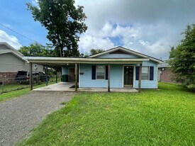 821 Garden Dr in Westlake, LA - Building Photo