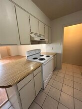 905 NE Rogers Ln in Lawton, OK - Building Photo - Building Photo
