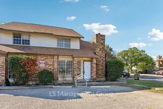 6704 Windsor Hollow Dr in San Antonio, TX - Building Photo - Building Photo