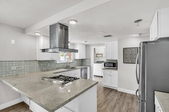 1880 N Greengrove St in Orange, CA - Building Photo - Building Photo