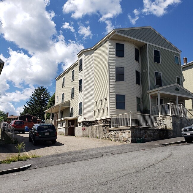 19 Merrifield St Apartments and Nearby Worcester Apartments For Rent