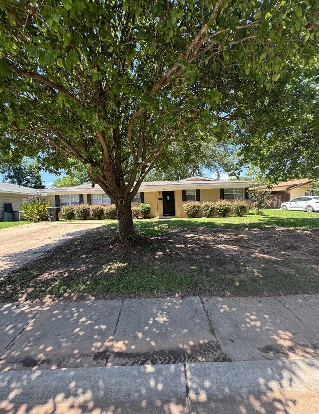 property at 2617 Northside Dr