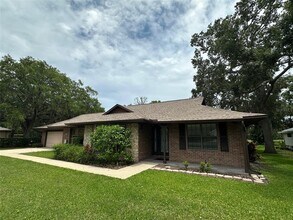 4 Fairgreen Ave in New Smyrna Beach, FL - Building Photo - Building Photo