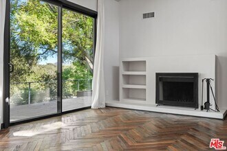 21273 Entrada Rd in Topanga, CA - Building Photo - Building Photo