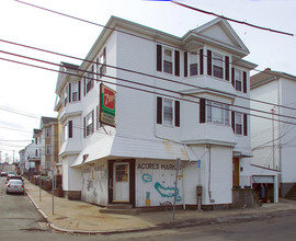 303 William St in Fall River, MA - Foto de edificio - Building Photo