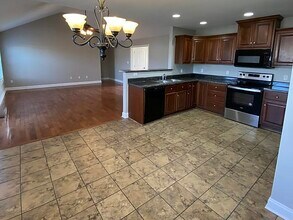 911 Hidden Creek St in Bowling Green, KY - Building Photo - Building Photo