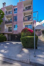 6525 La Mirada Ave in Los Angeles, CA - Building Photo - Building Photo
