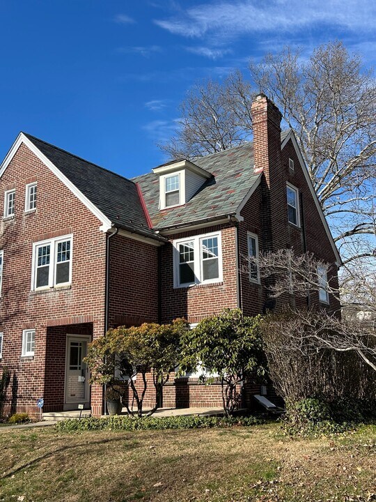 1407 Delaware Ave in Wyomissing, PA - Foto de edificio
