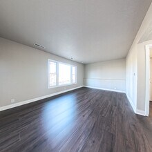 1512 Horse-N-Buggy Dr in Adel, IA - Building Photo - Building Photo