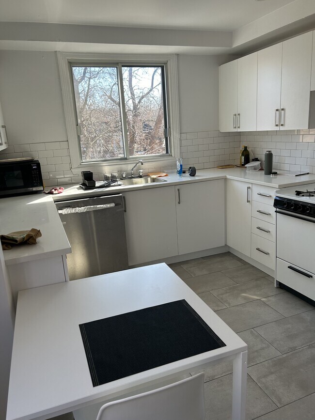 3760 Ave Saint-Kevin in Montréal, QC - Building Photo - Building Photo