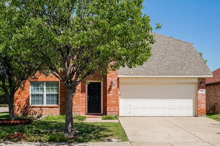 7601 Stanhope Ln in Arlington, TX - Building Photo
