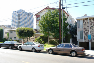 937 N Louise St in Glendale, CA - Foto de edificio - Building Photo