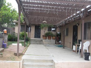 13th Ave Apartments in Escondido, CA - Foto de edificio - Building Photo