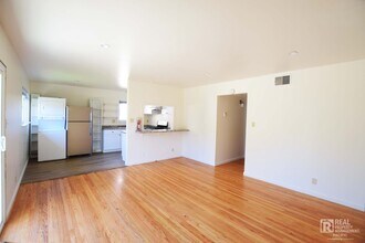 2041 36th Ave-Unit -#3 in Oakland, CA - Building Photo - Building Photo