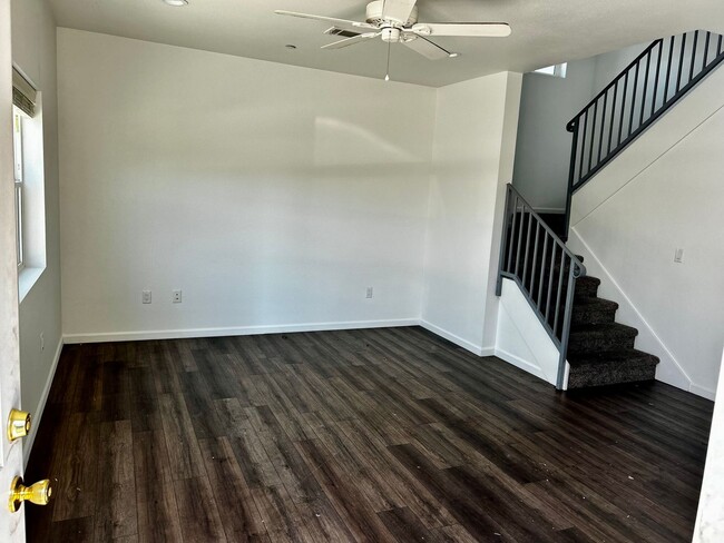 1328 S Santa Fe St in Visalia, CA - Building Photo - Building Photo