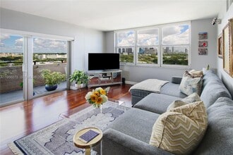 1625 SE 10th Ave in Fort Lauderdale, FL - Building Photo - Building Photo