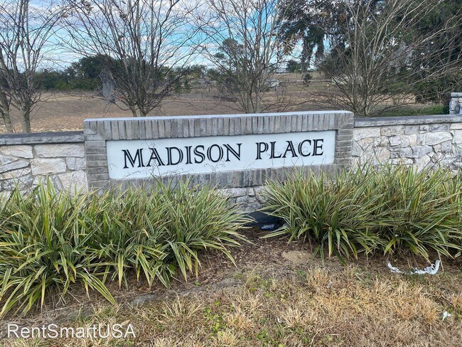 1053 Appleton St photo'