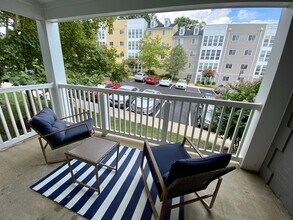 4149 S Four Mile Run Dr, Unit 304 in Arlington, VA - Building Photo - Building Photo