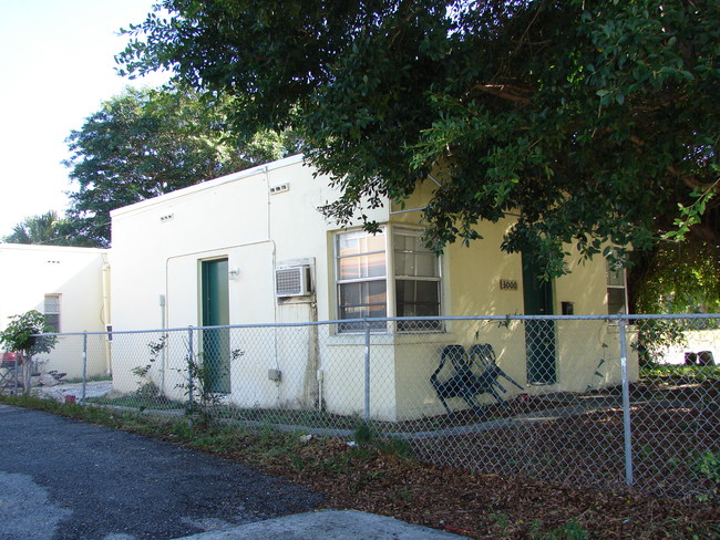 3008 Broadway in West Palm Beach, FL - Building Photo - Building Photo