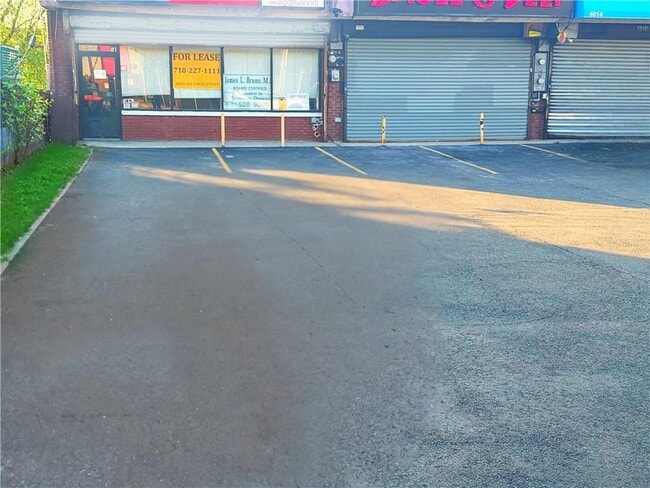 4010 Hylan Blvd in Staten Island, NY - Building Photo - Building Photo