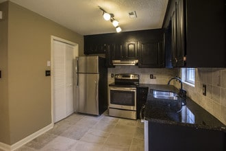 1610 18th Ave NE in Hickory, NC - Building Photo - Building Photo