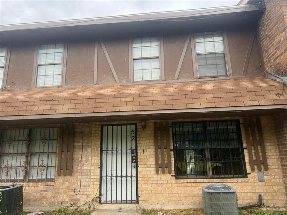 2201 S Jackson Rd in Pharr, TX - Building Photo
