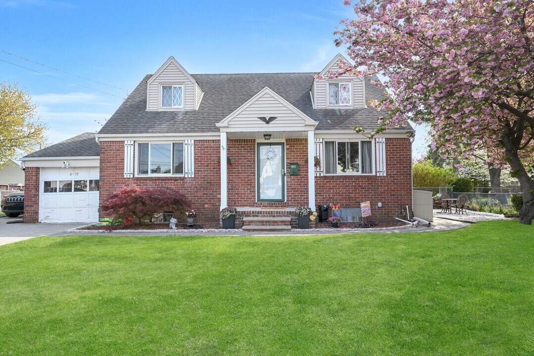 0- 72-72 Yerger Rd in Fair Lawn, NJ - Building Photo
