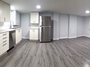 18 Brighton Ave in St Catharines, ON - Building Photo - Building Photo