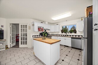 1301-1305 Mitchell Ave in Blaine, WA - Building Photo - Building Photo