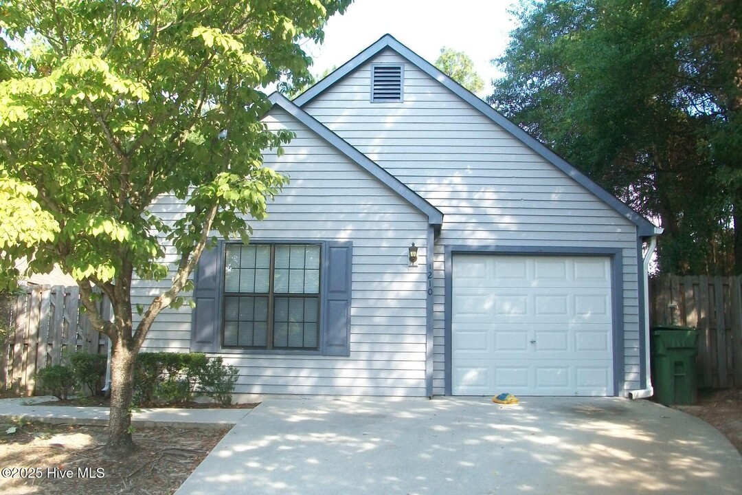 1210 Shipyard Blvd in Wilmington, NC - Building Photo