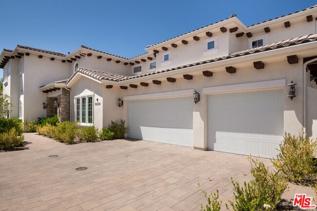 property at 18326 Columbus Cir