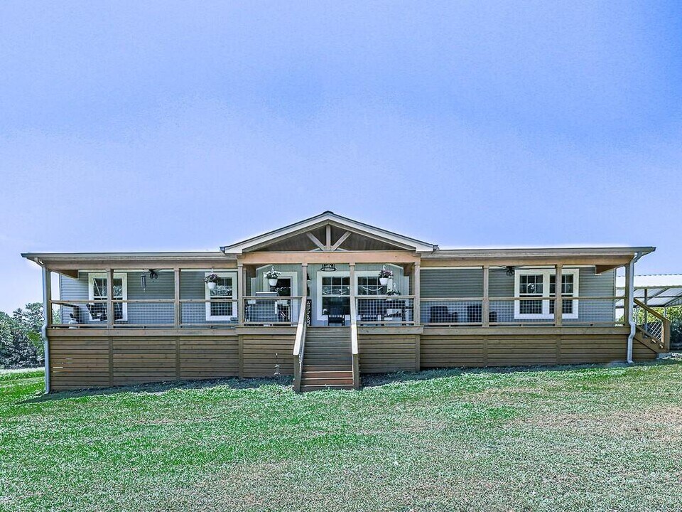 2809 Pleasant Arbor Rd in Waleska, GA - Building Photo