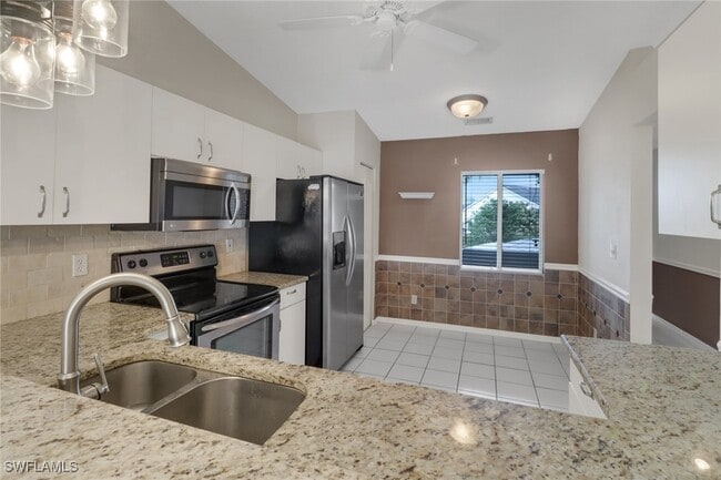 875 New Waterford Dr in Naples, FL - Building Photo - Building Photo