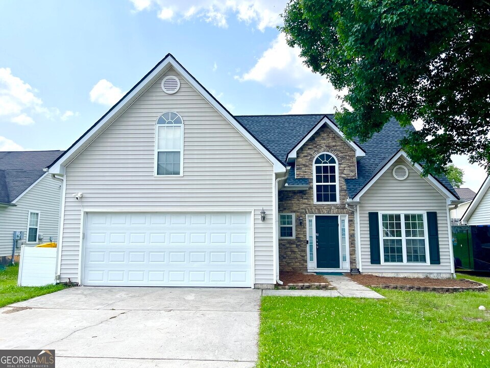 6012 Preserve Pass in Fairburn, GA - Building Photo