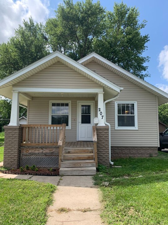 207 N Cottonwood St in Norfolk, NE - Building Photo