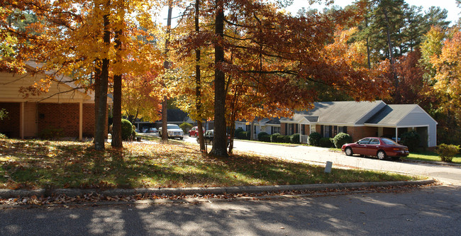 Lakeview Villas in Durham, NC - Building Photo - Building Photo