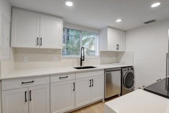 49 SE 7th Ave in Delray Beach, FL - Foto de edificio - Building Photo