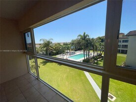 4200 Crystal Lake Dr in Pompano Beach, FL - Building Photo