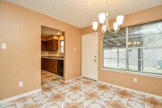 12011 Monument Valley Dr in Houston, TX - Building Photo - Building Photo