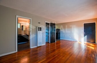 755 St Charles Ave NE-Unit -04 in Atlanta, GA - Building Photo - Building Photo